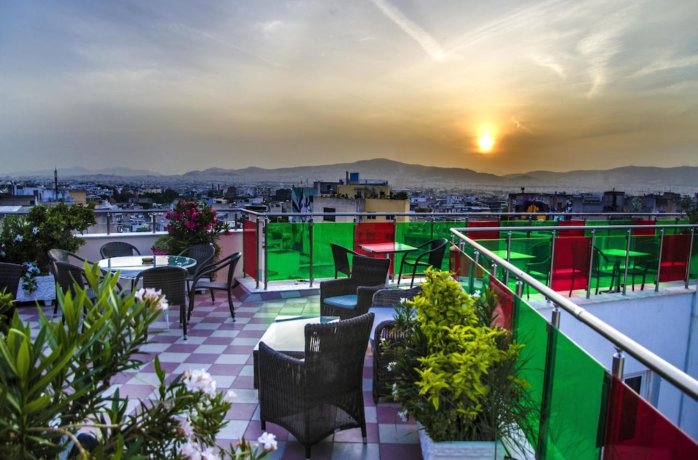 Attalos Hotel 5/48