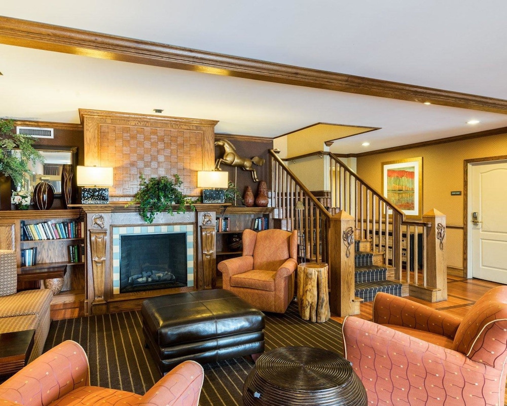Comfort Inn & Suites Dover near Speedway 36/56