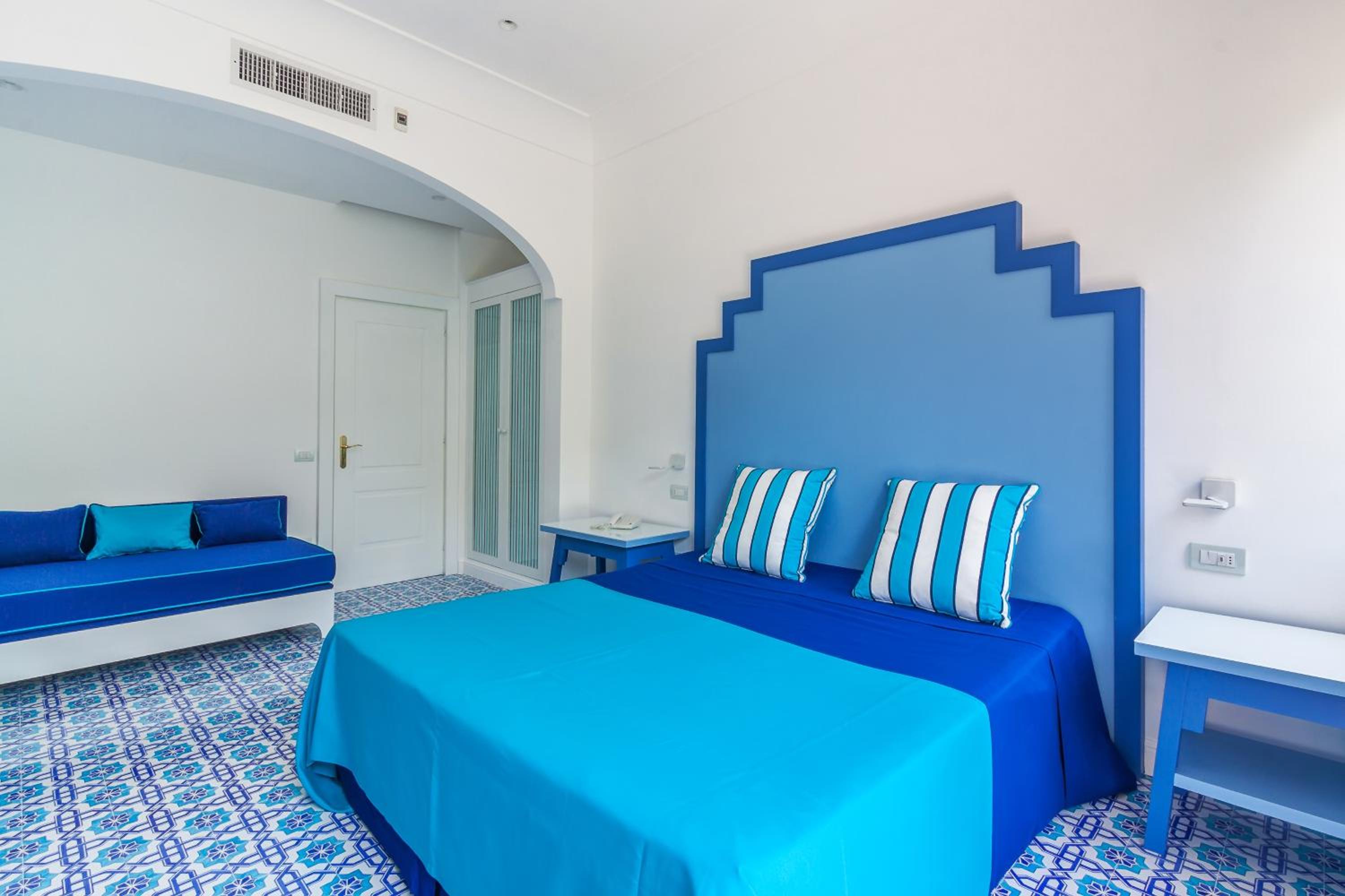 Deluxe, King Bed