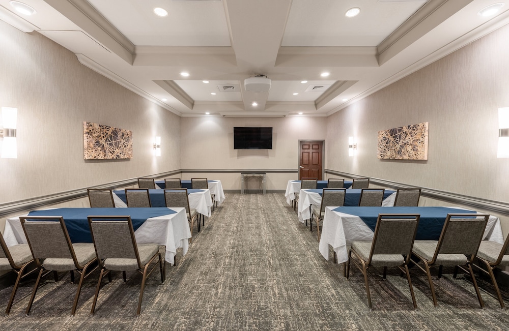 Holiday Inn Hotel And Suites Orange Park 49/55