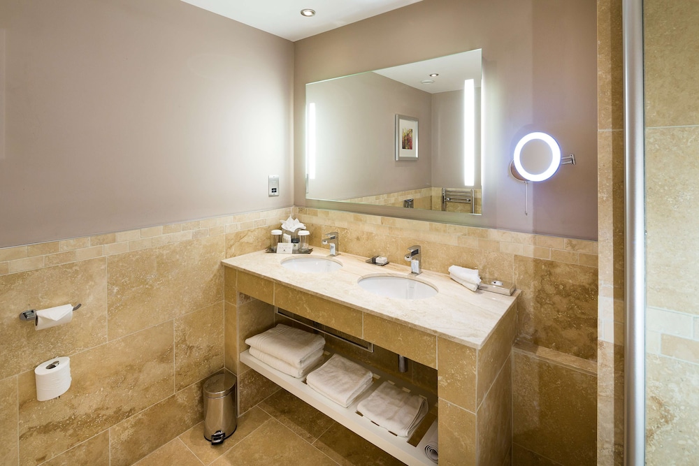 Doubletree By Hilton Milton Keynes 26/83
