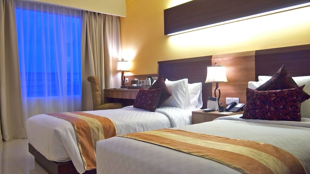 Sapphire Sky Hotel & Conference 4/20