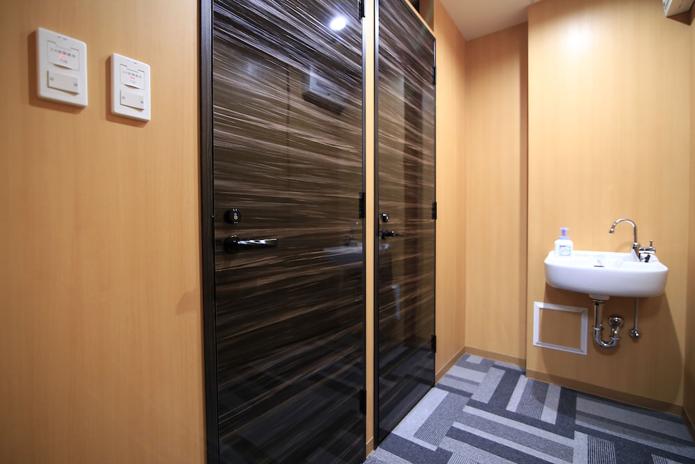 The Global Hotel Tokyo 42/44