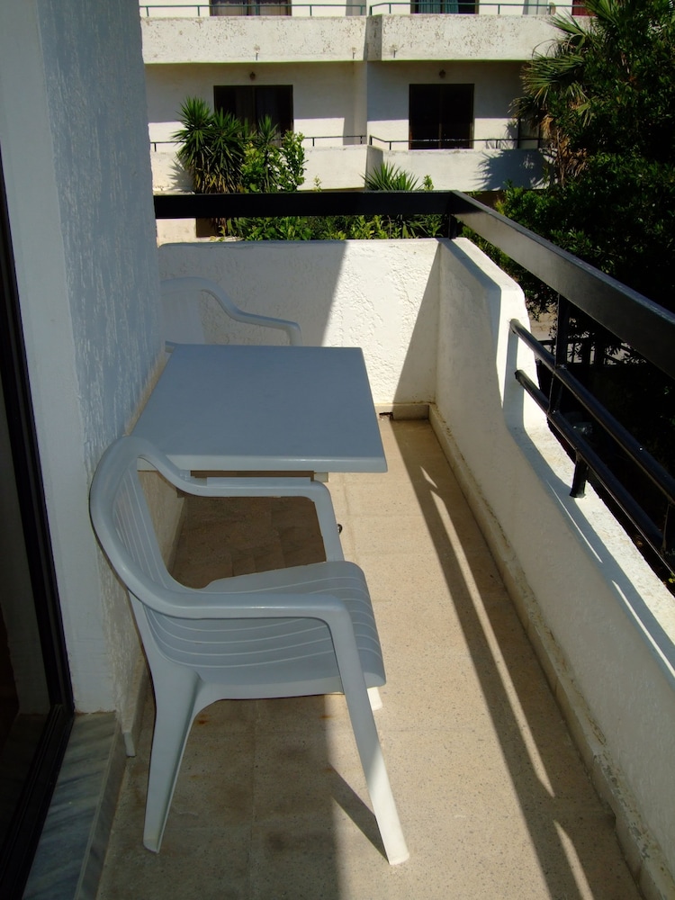 Antonios Hotel 58/62