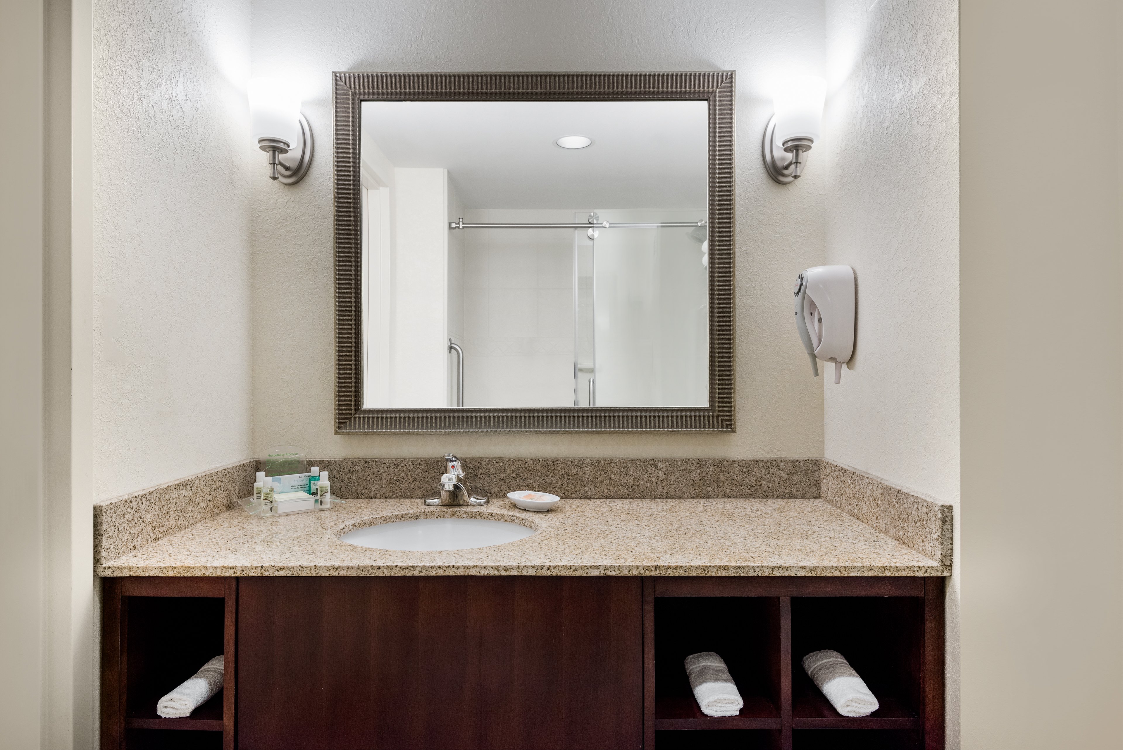 Holiday Inn Johnstown-Gloversville 66/66