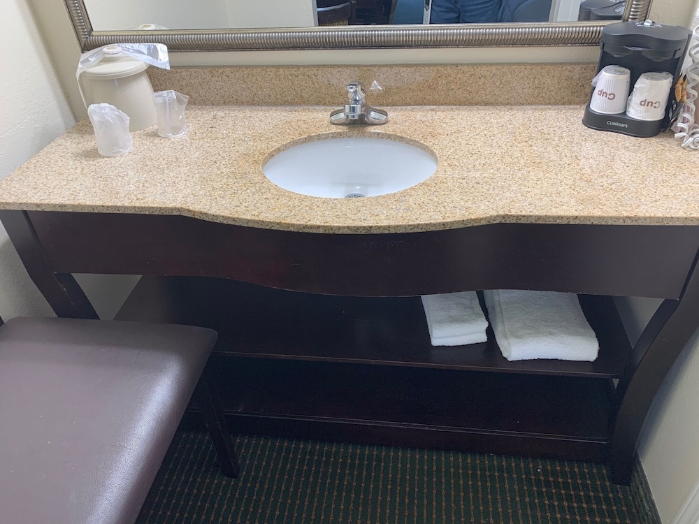 Blackwater Inn 16/36