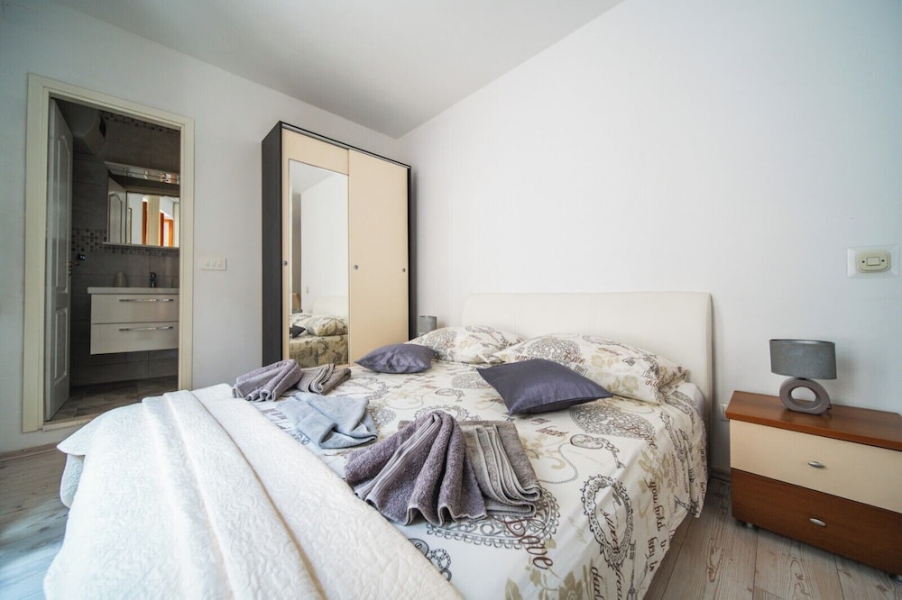 Deluxe, Studio, Queen Bed