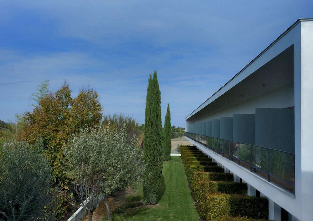 Convento Do Espinheiro Historic Hotel & Spa in EVORA