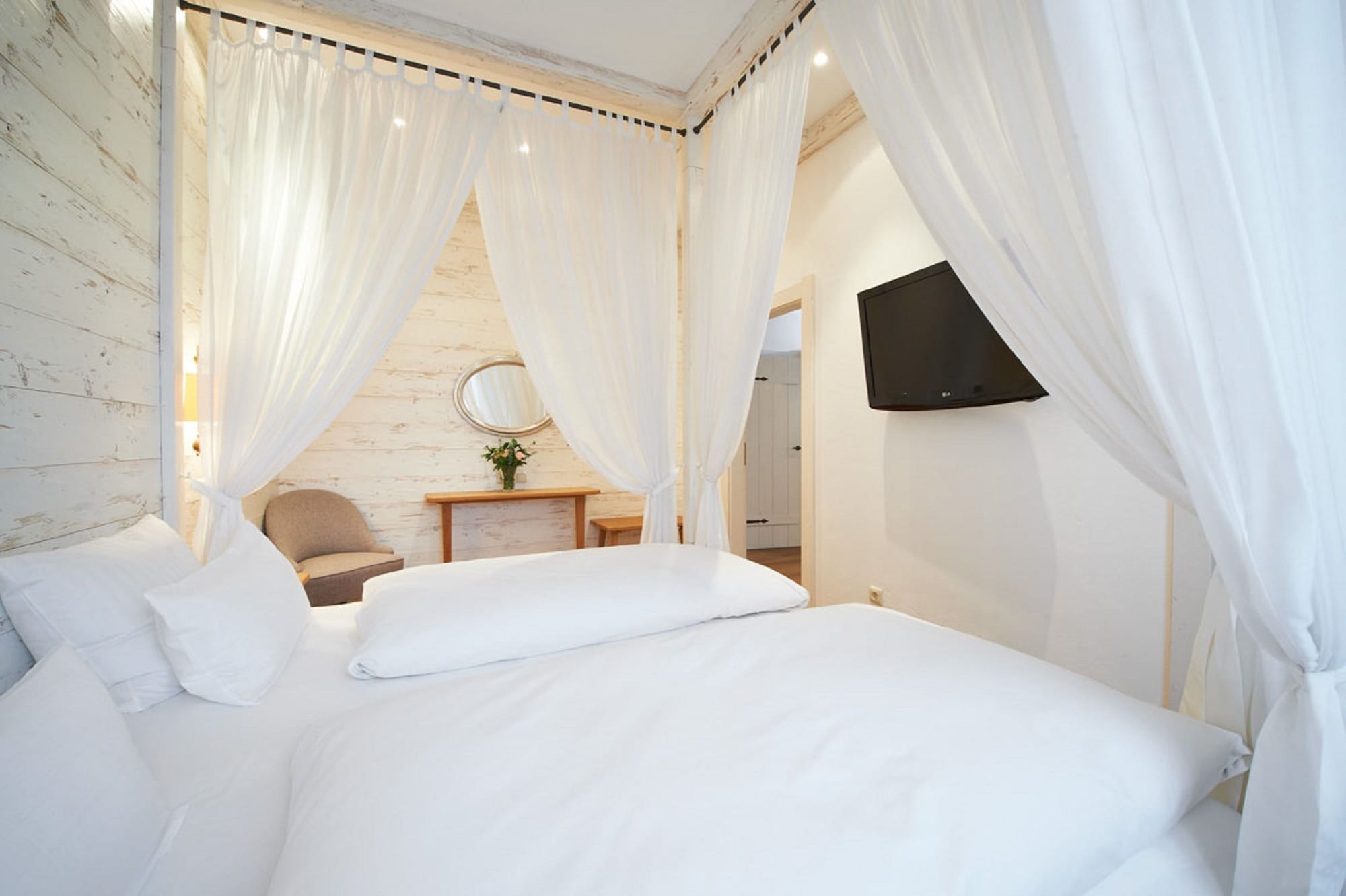 1 BEDROOM, JUNIOR SUITE