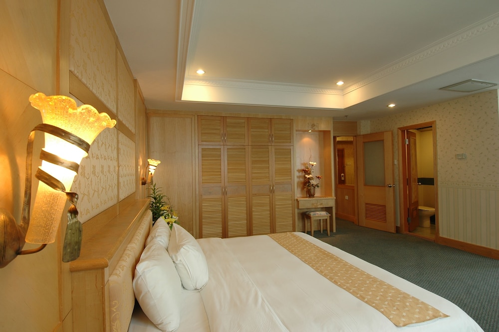 The Paramount Hotel 30/58