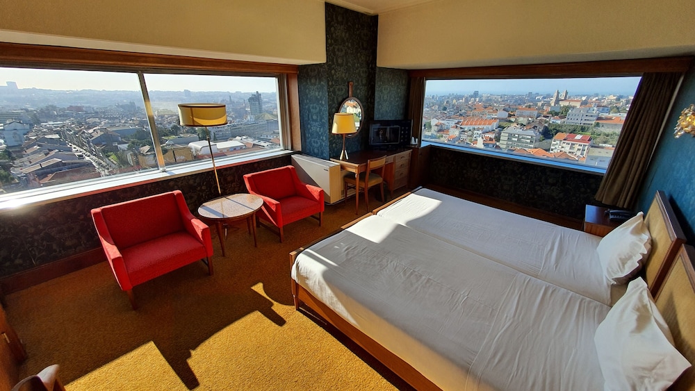PANORAMIC, TRIPLE, CITY VIEW