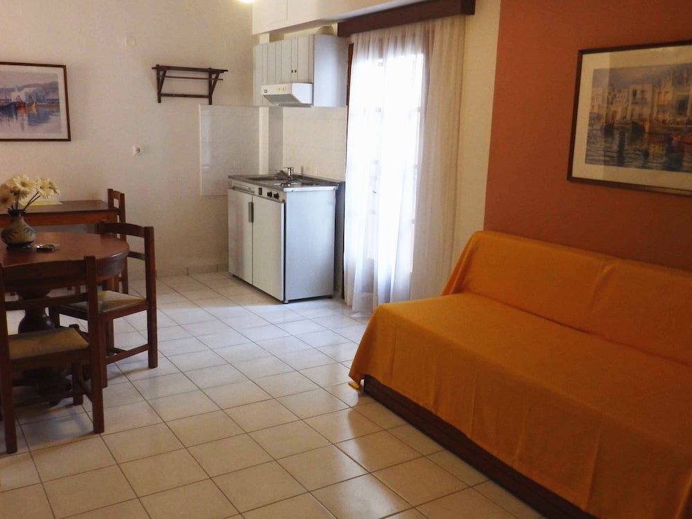 Alexandra Hotel 28/50