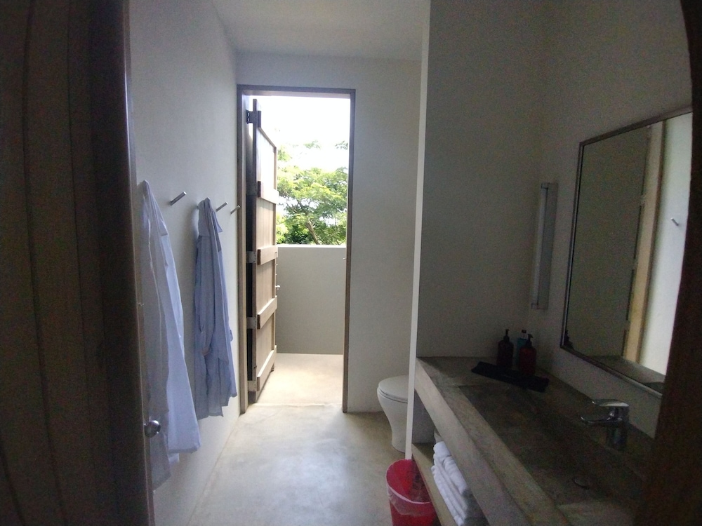 Hix Island House 8/50