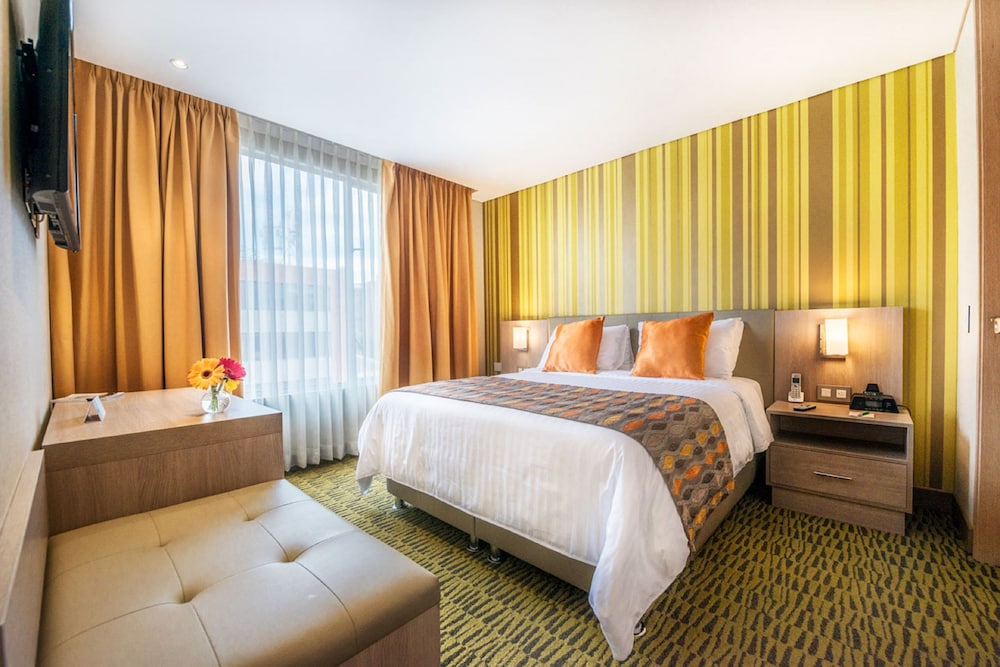 Hotel Plaza Suites 15/65