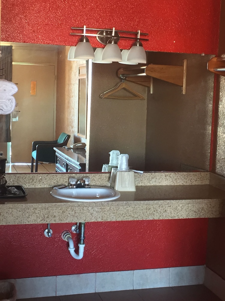 Budget Inn 43/43