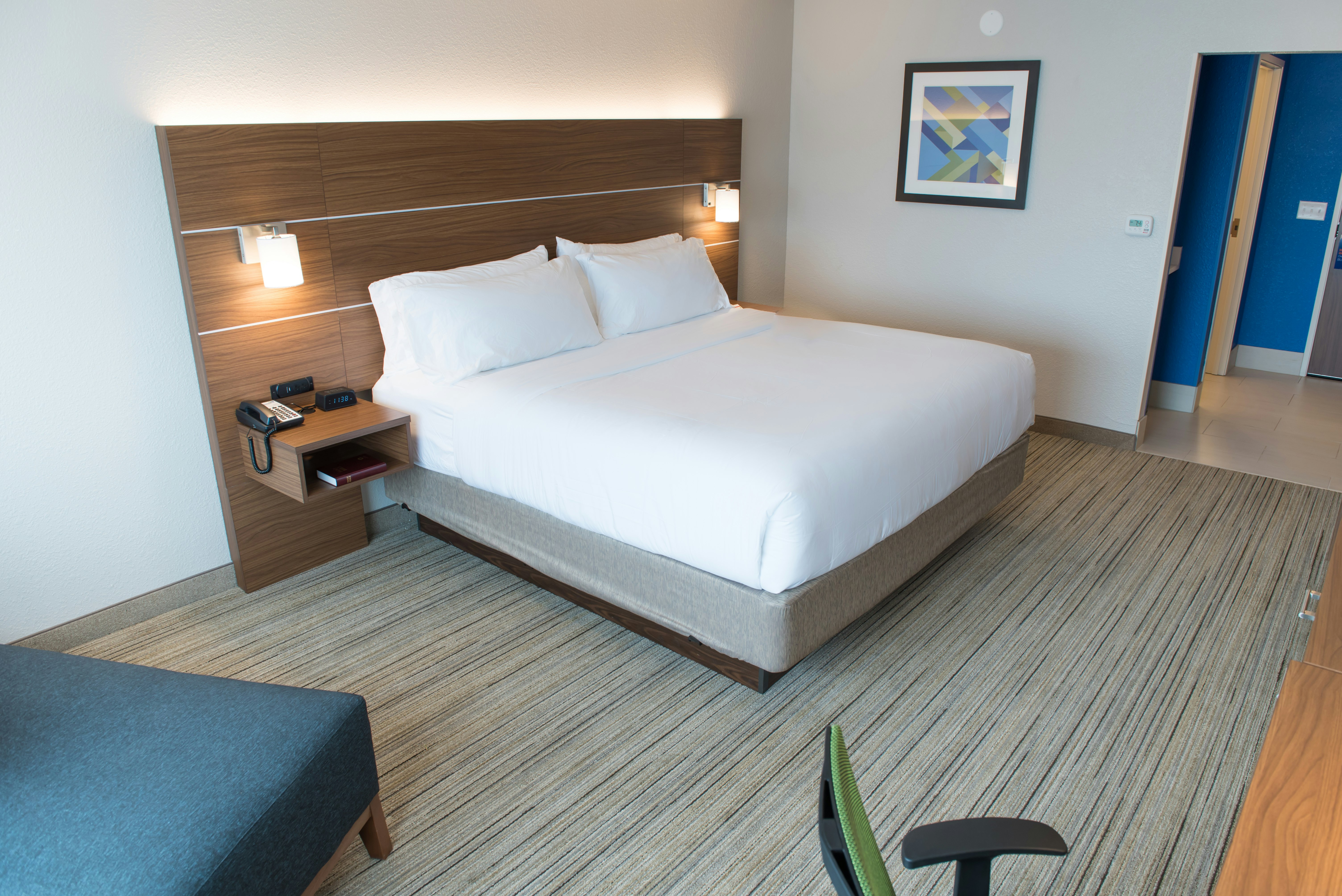 Holiday Inn Express & Suites Fort Wayne North 16/62