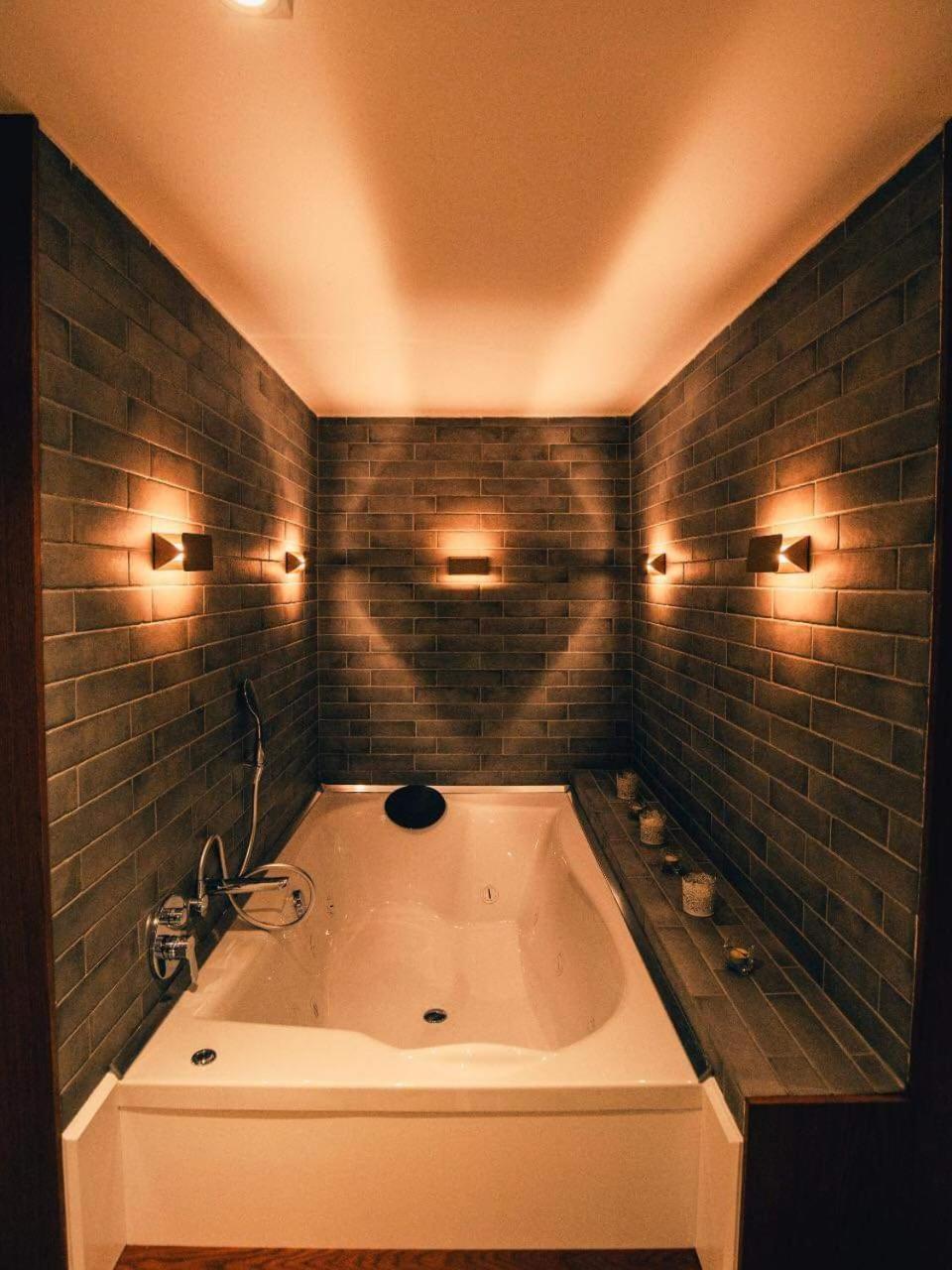Hotel Romeo 37/59