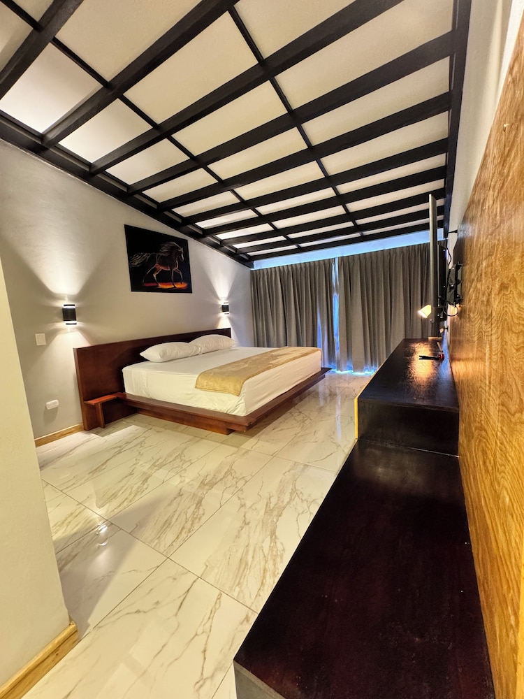 Deluxe, Triple, King Bed, Murphy Bed، Hotel Tesoro Beach 6/8