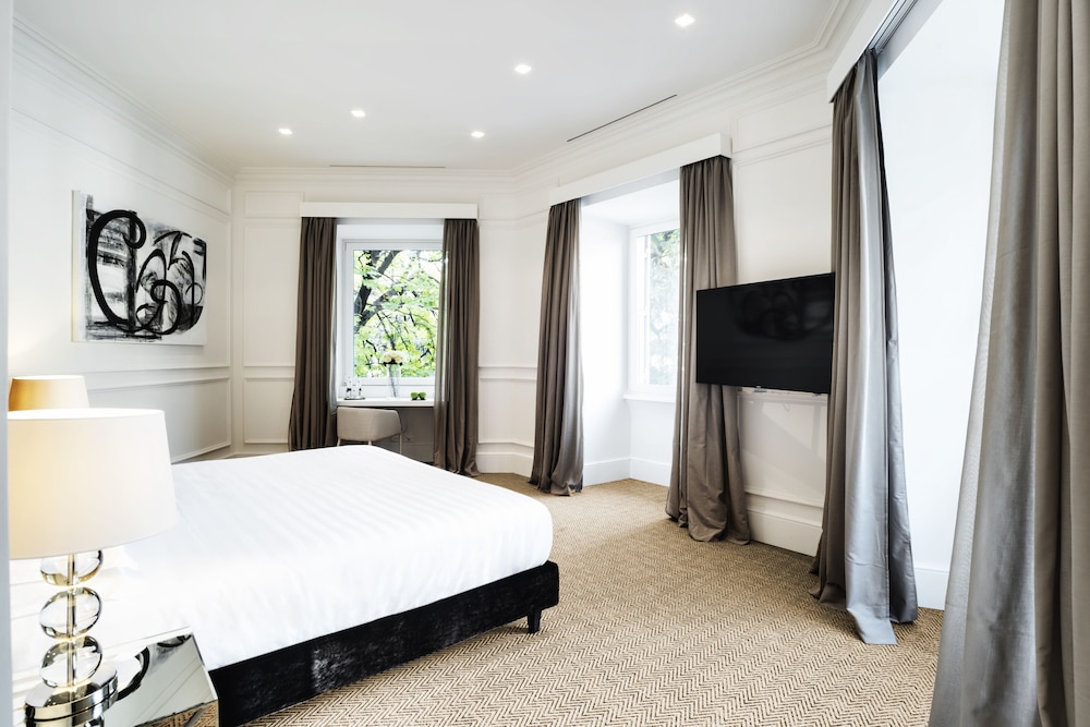The Shire Hotel 4/46