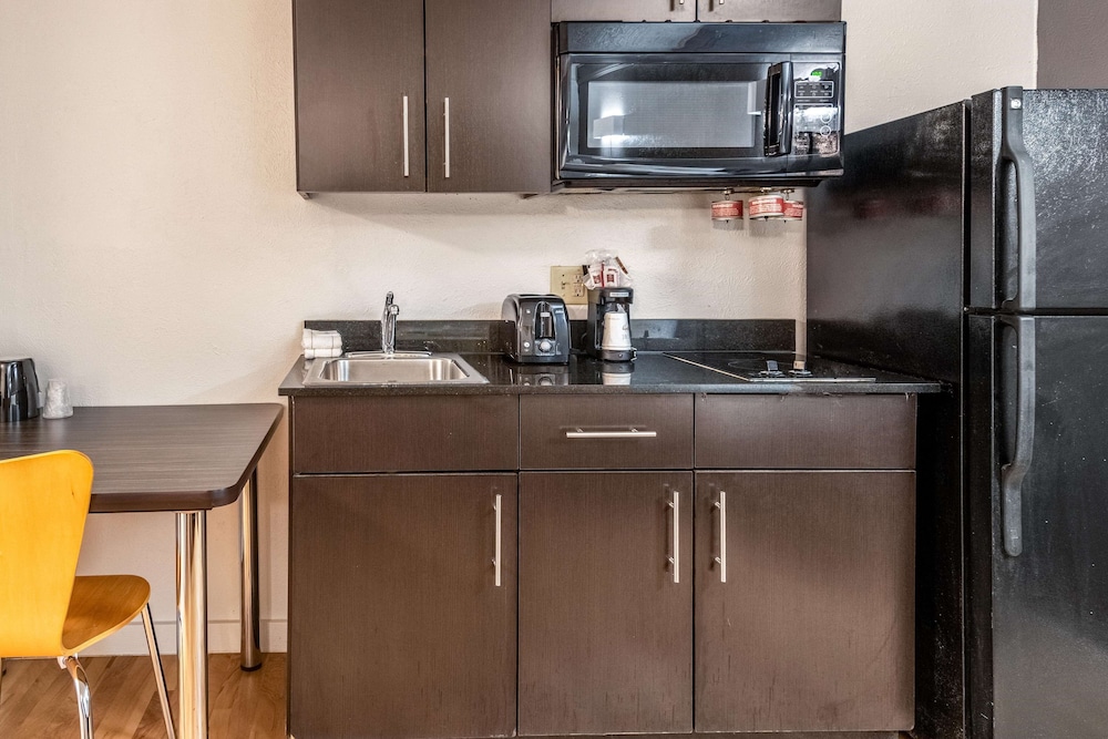 Studio6 Fort Worth, TX - West Medical Center 12/49