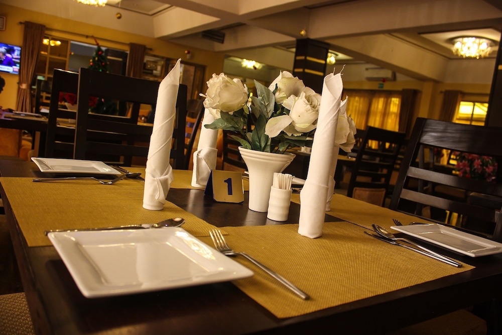Banex Hotel And Suites 50/50