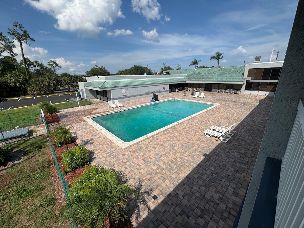 Budget Inn Sanford 35/40