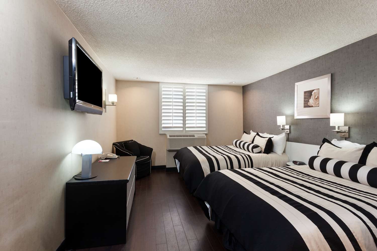 Ramada Plaza By Wyndham West Hollywood Hotel & Suites 4/15