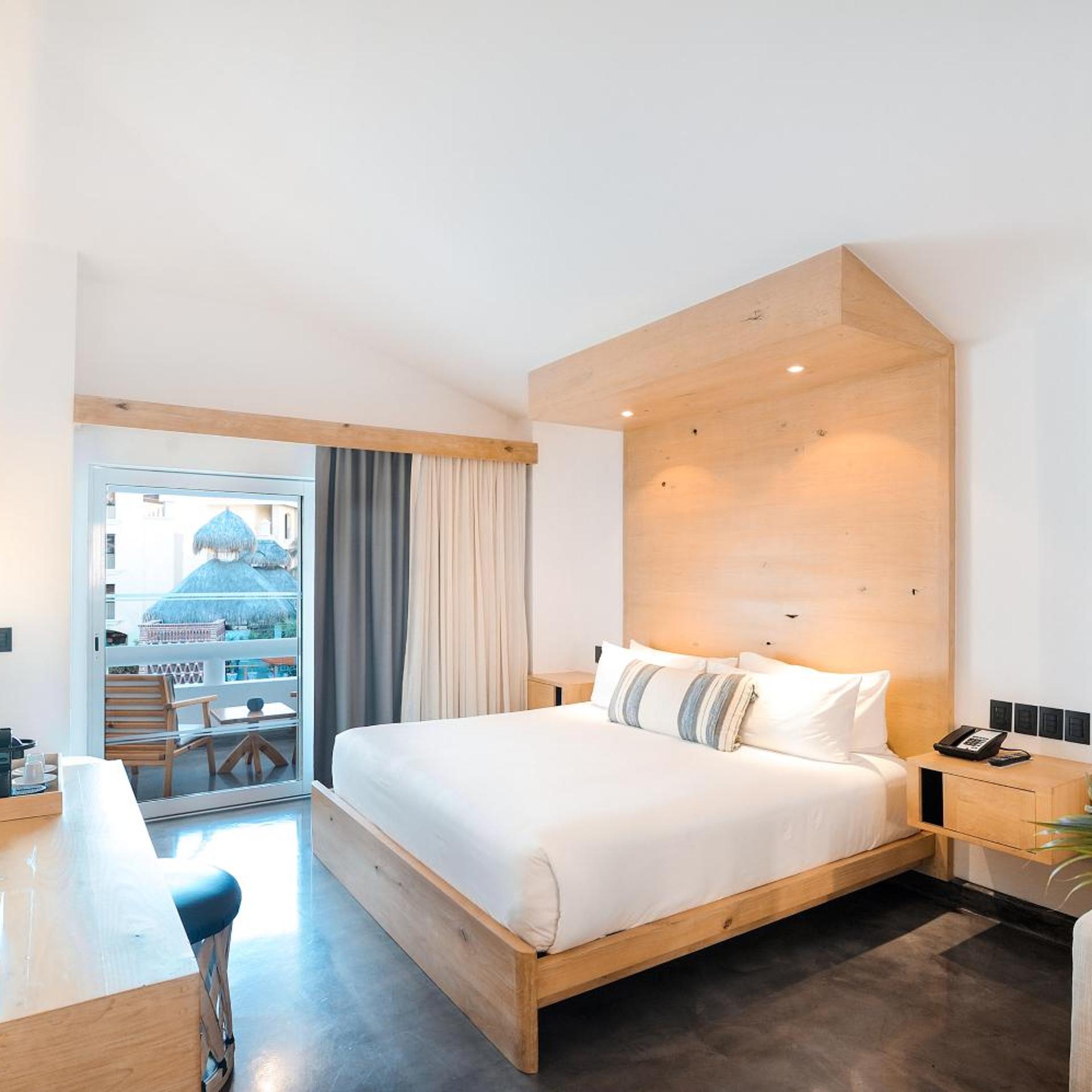 Deluxe, Queen Bed