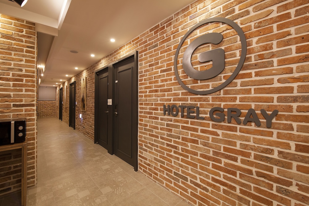 Hotel Gray 6/38