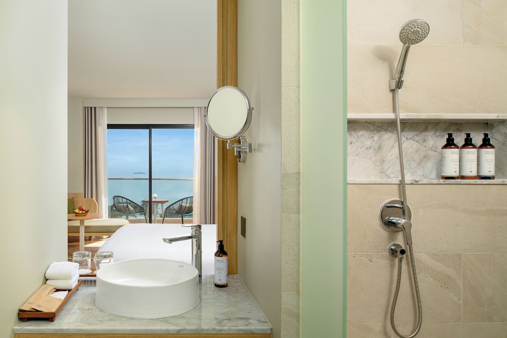 Executive, Double Bed, Ocean View, Balcony, Garden Wing
