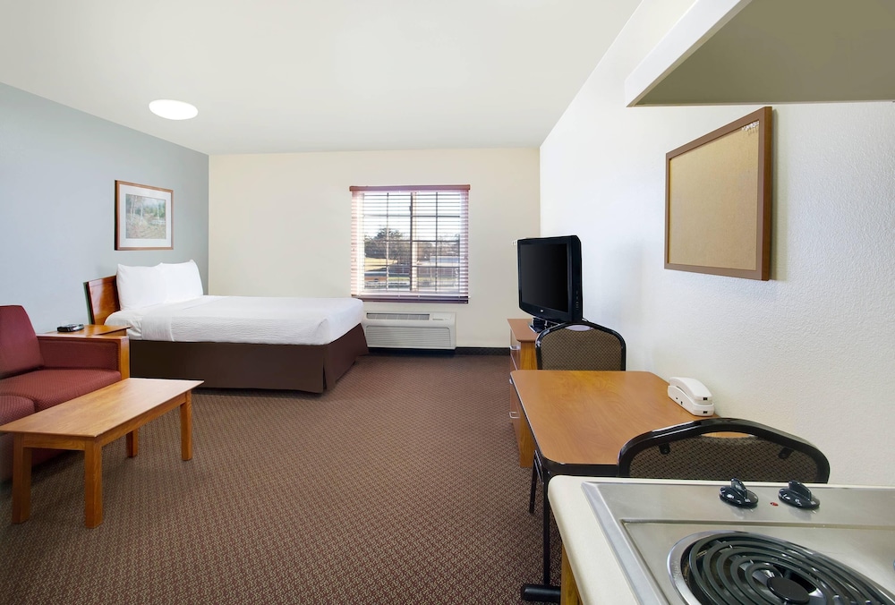 WoodSpring Suites Baton Rouge Airline Highway 32/54