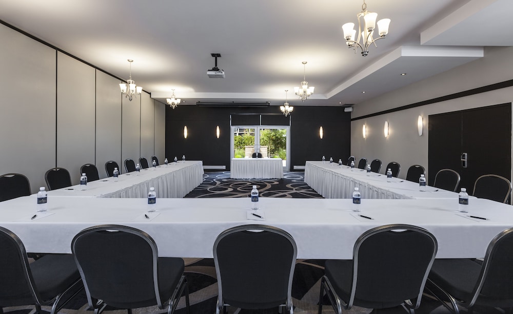IMPERIA HOTEL & SUITES TERREBONNE 48/60
