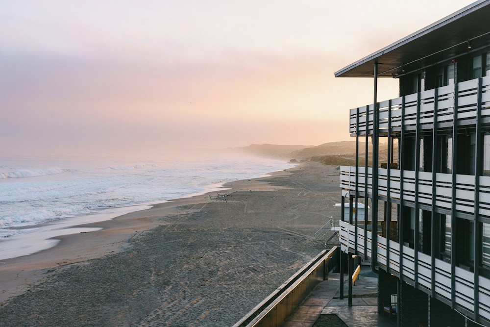 Monterey Beach Hotel, a Tribute Portfolio Hotel 6/83