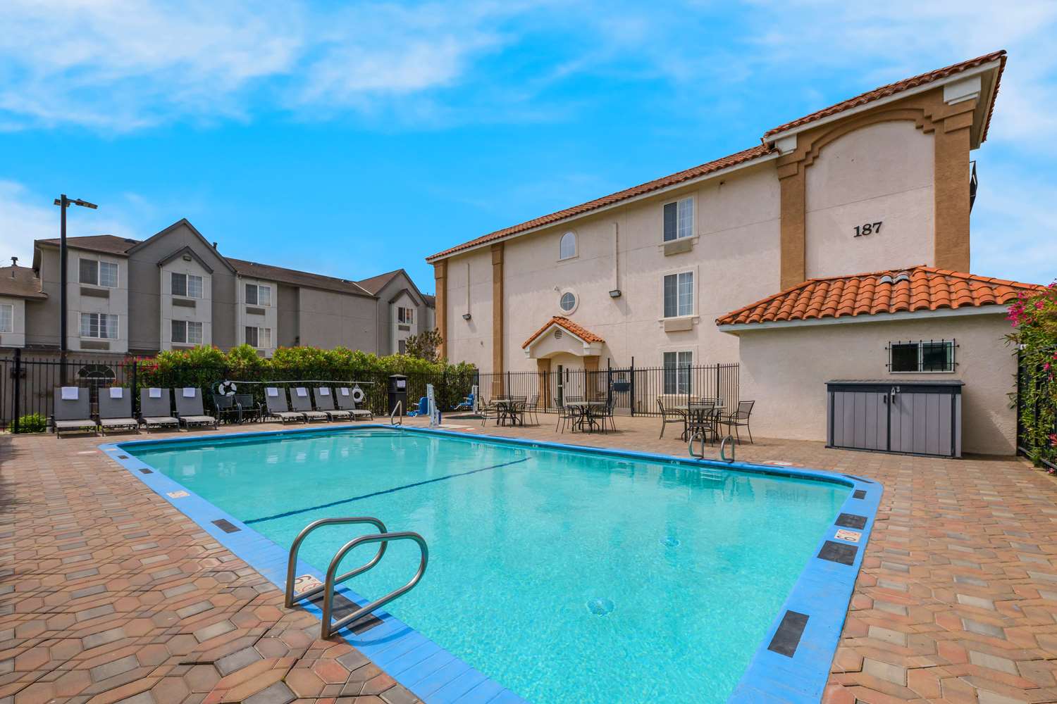 Best Western Salinas Valley Inn & Suites 16/17
