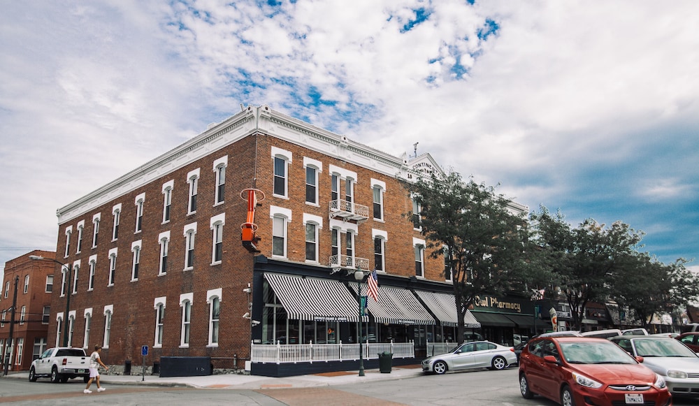 The Continental Hotel Centerville 44/50