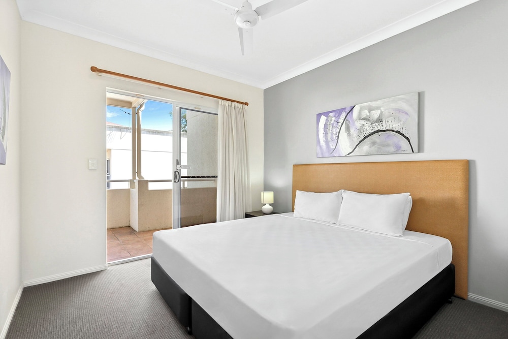 2 Bedrooms, Town House, King and Twin Beds
