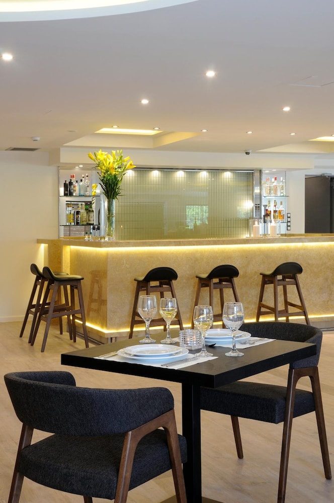 Athens Avenue Hotel 35/41