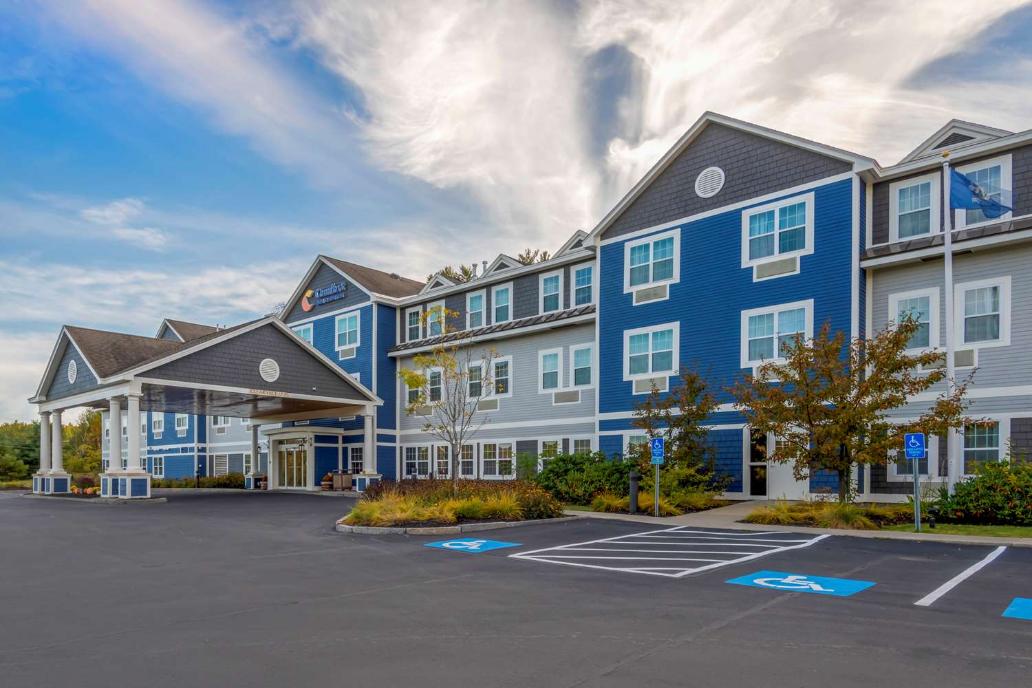 Comfort Inn & Suites Wilton, ME 20/27