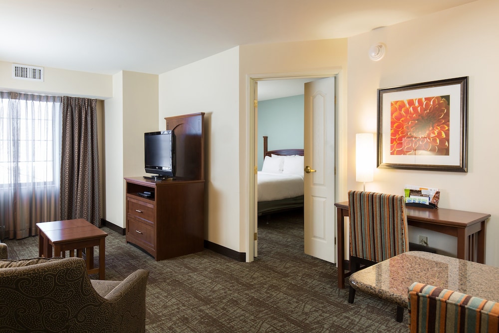 Staybridge Suites Toledo - Maumee 48/72