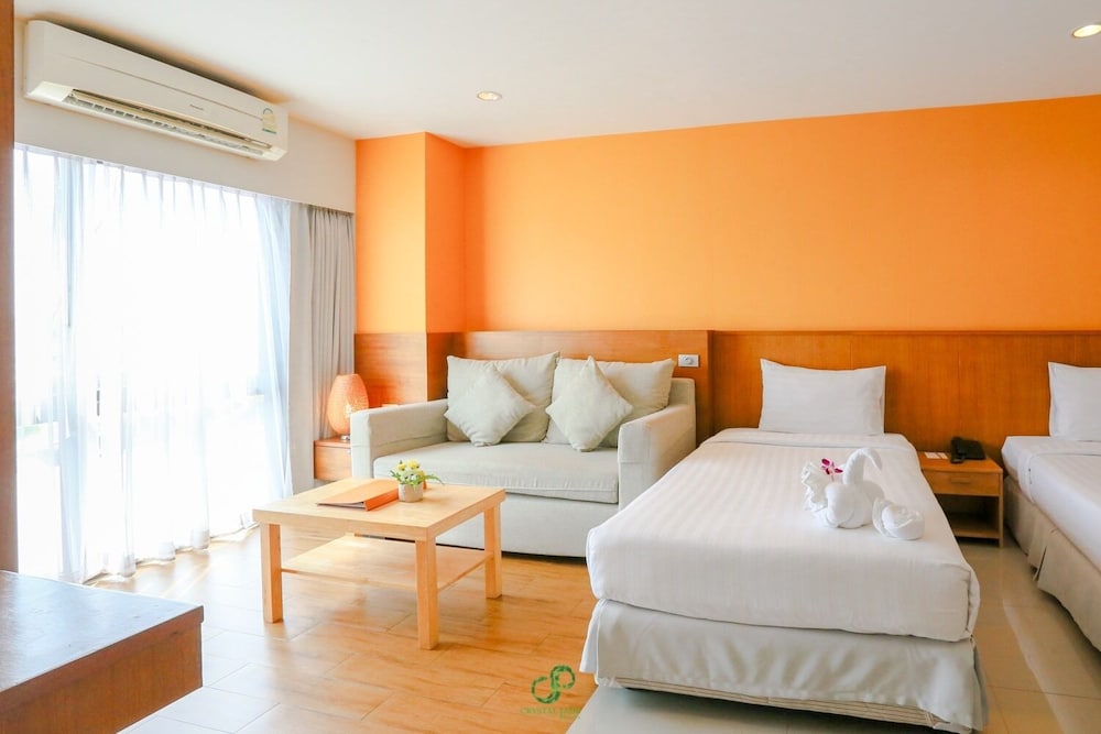Crystal Jade Hotel 16/65