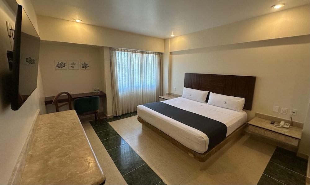 Real Del Sol Hotel 7/50
