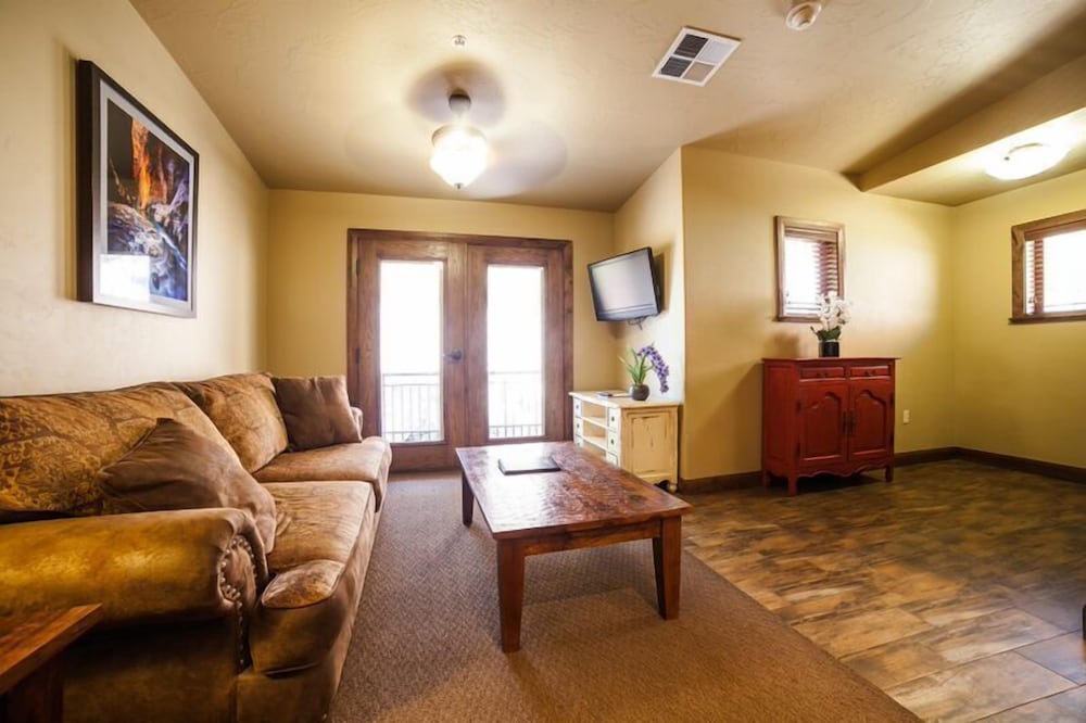 Cable Mountain Lodge 26/50