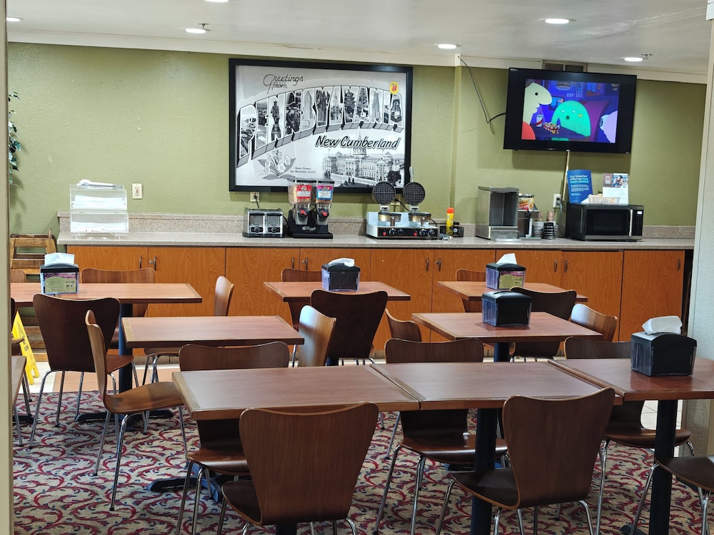 Super 8 by Wyndham New Cumberland 47/64