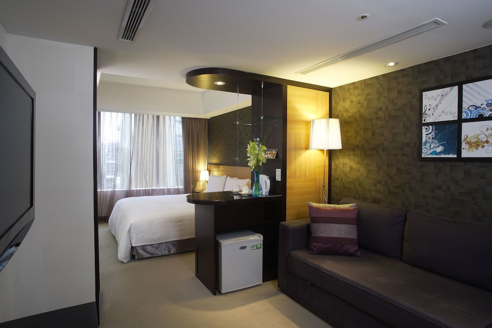 Hotel B 50/50