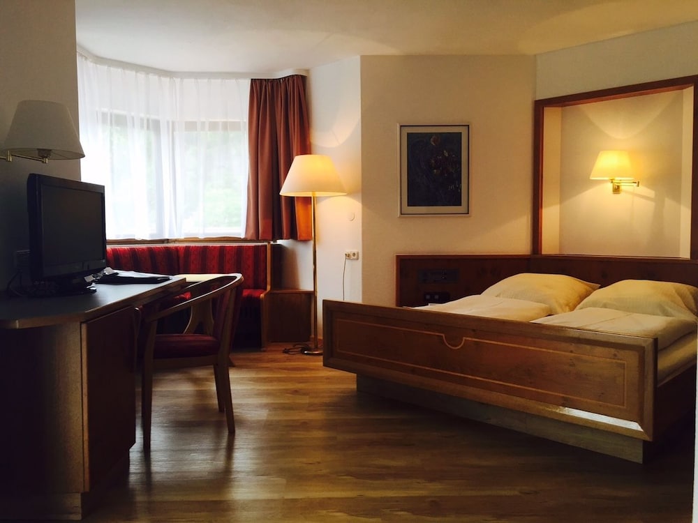 PARKHOTEL SONNENHOF 11/33