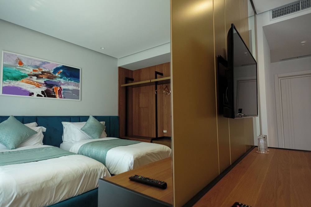 Room, Twin Beds, Mountain View, Ames Hotel & Spa 10/10