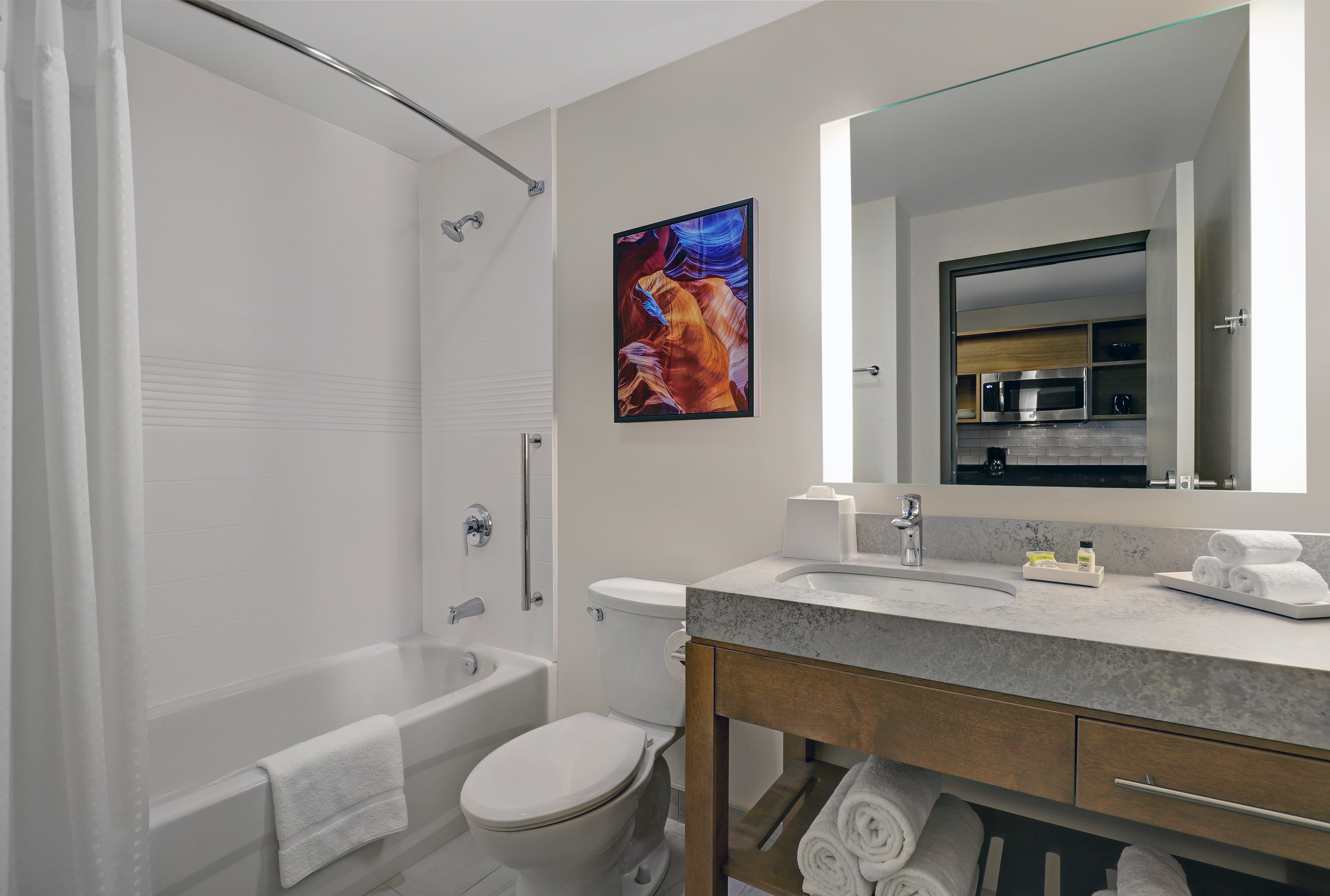 Candlewood Suites Kingston West 61/62
