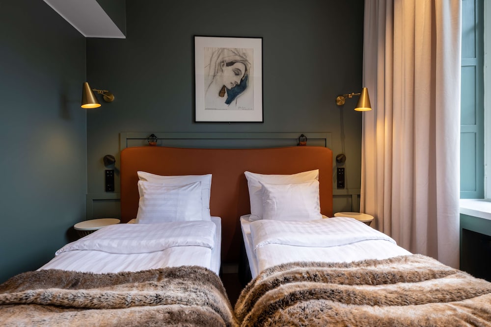 CLASSIC, TWIN BEDS
