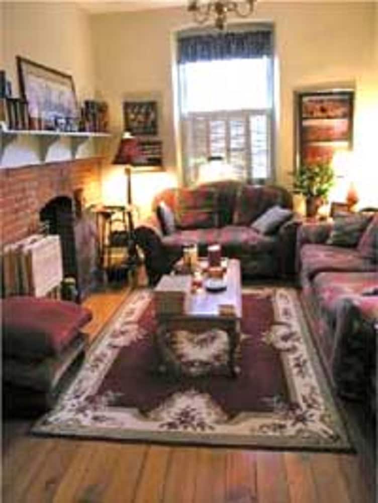 Stone Haus Bed & Breakfast 9/20