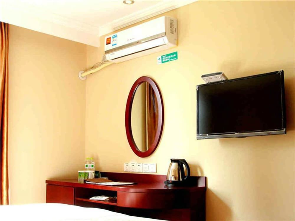 Greentree Inn Zhenjiang Gaotie Wanda Square Express Hotel 12/26